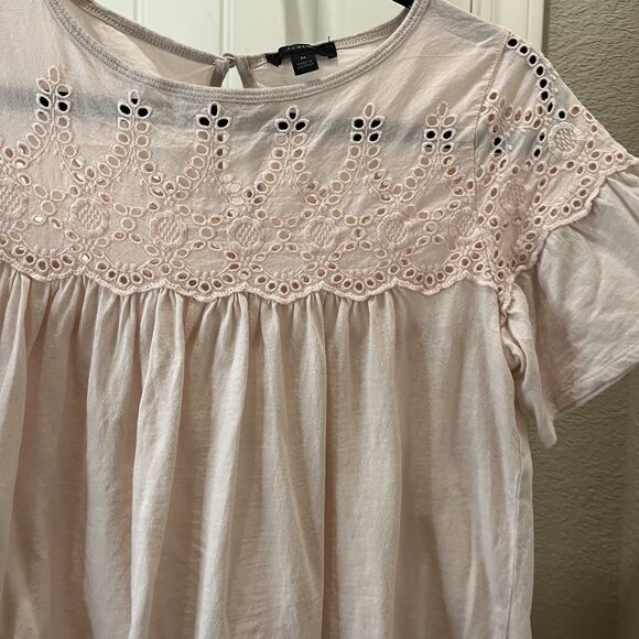 J. Crew Light Pink Eyelet Flutter Short Sleeve Keyhole Top Womens Size M - Picture 3 of 10
